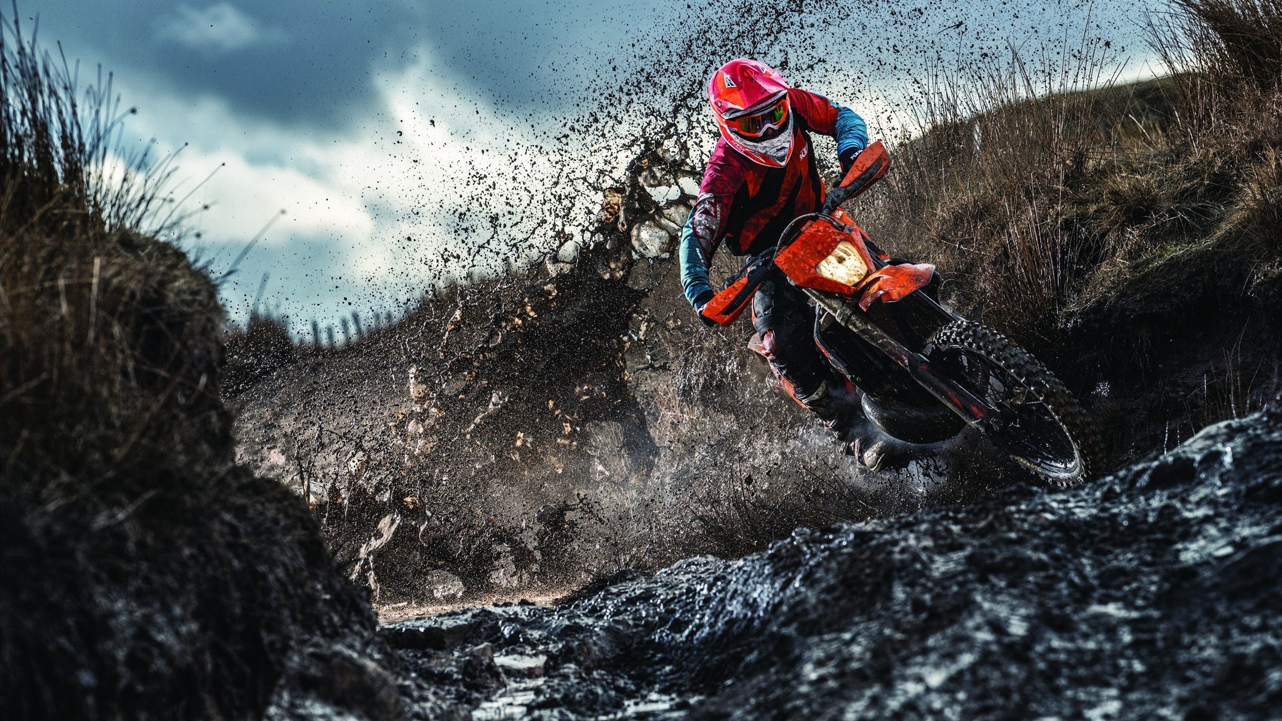 爱游戏(ayx)中国体育-综合格斗赛场焦点！英格兰队对阵荷兰队，压哨绝杀，引爆全场观众欢呼